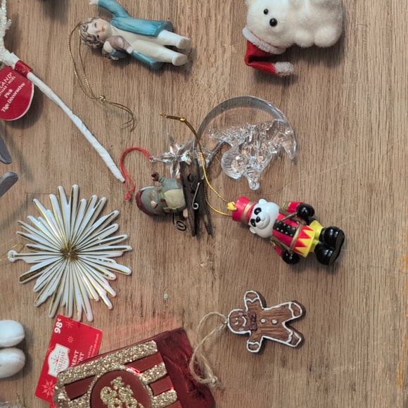 Holiday Decor Set - Picture 2 of 6